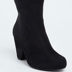 BLACK FAUX SUEDE CONE HEEL BOOTIE (WW)